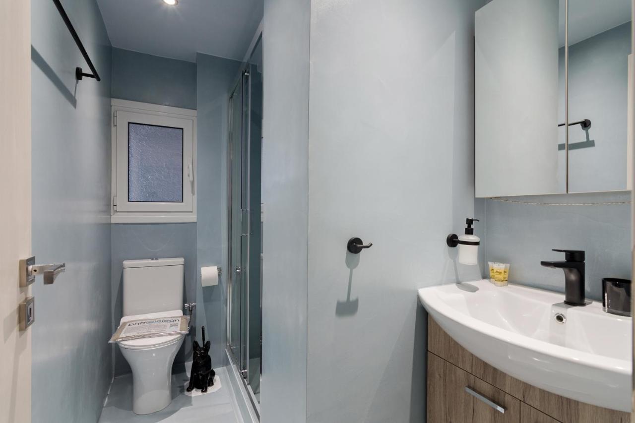 Wonderful Renovated Apartment With Private Patio Athens Exterior photo
